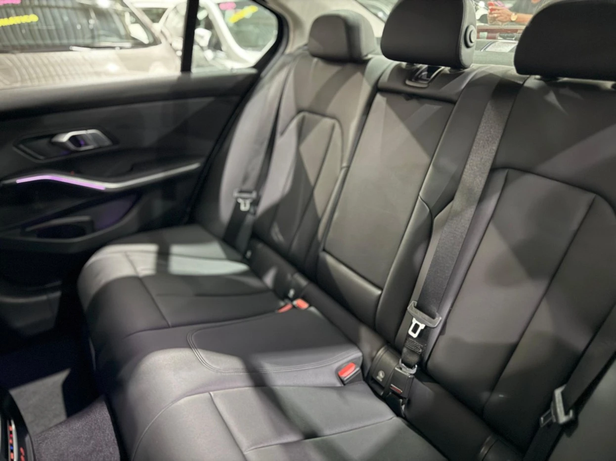 BMW 320i