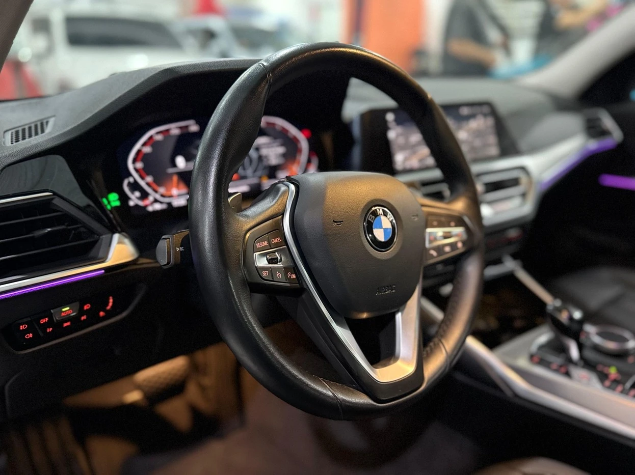 BMW 320i