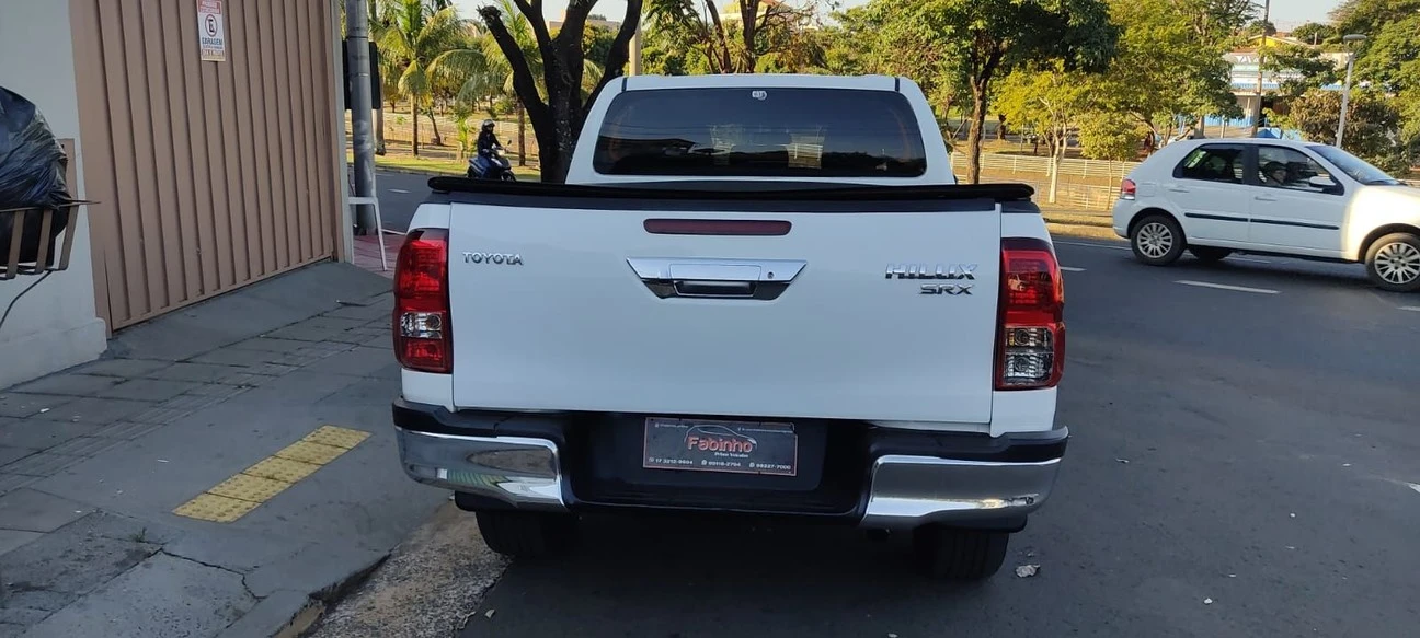 TOYOTA HILUX
