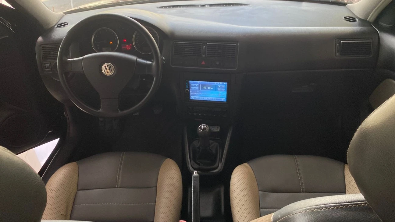 VOLKSWAGEN GOLF