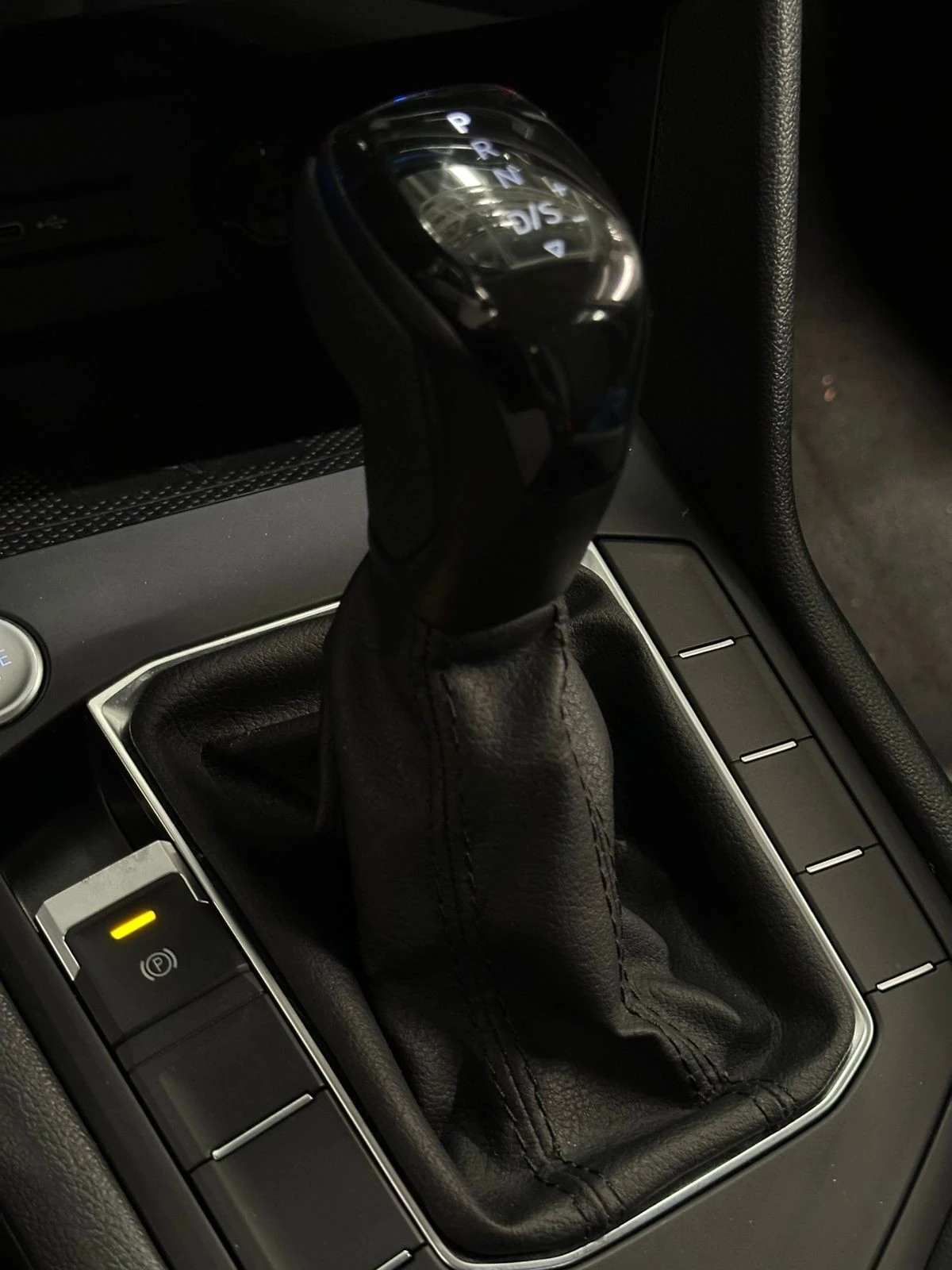 VOLKSWAGEN TAOS