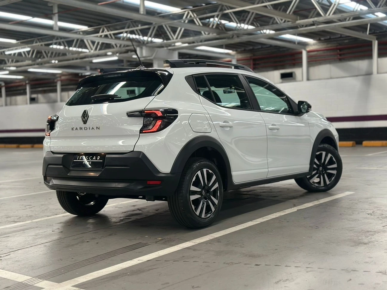 RENAULT JUVAQUATRE