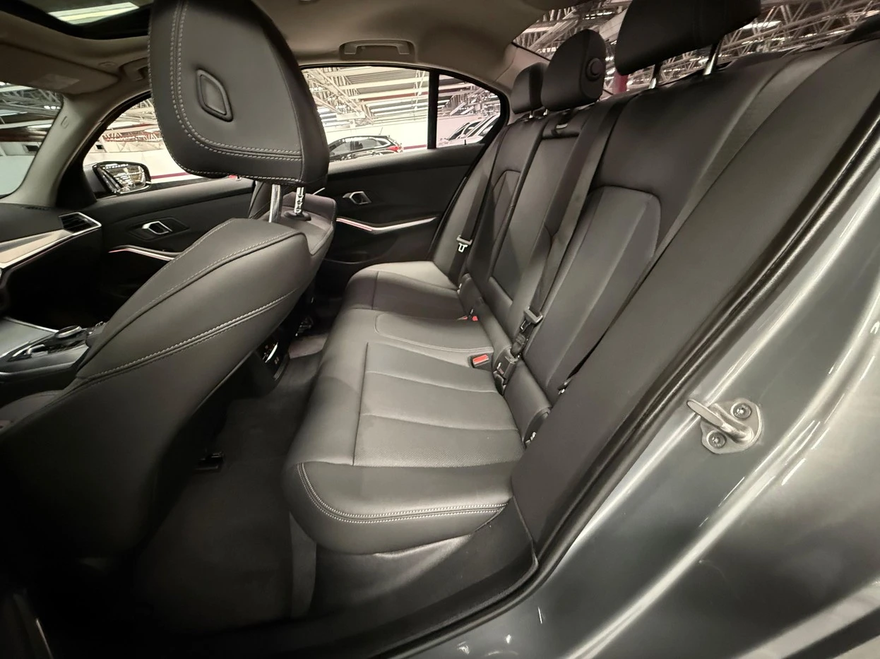BMW 320I