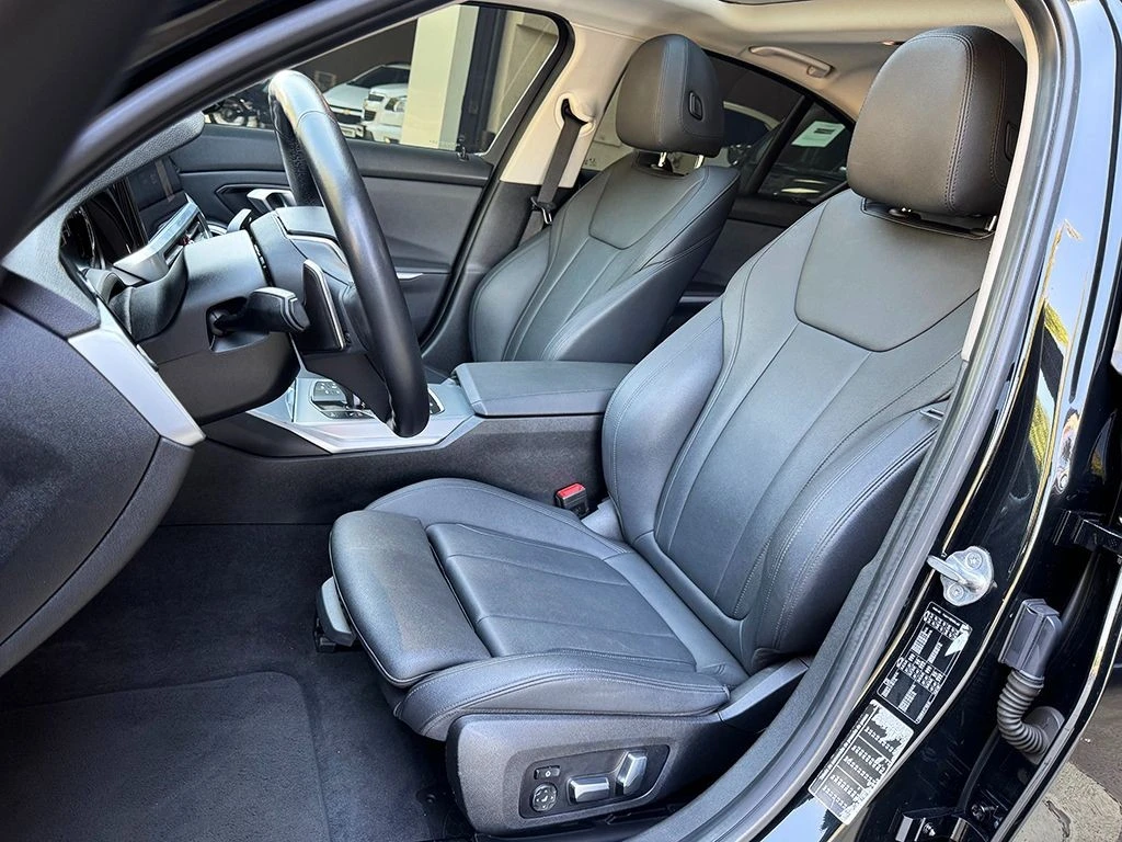 BMW 330i