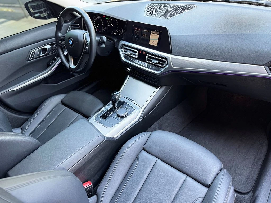 BMW 330i