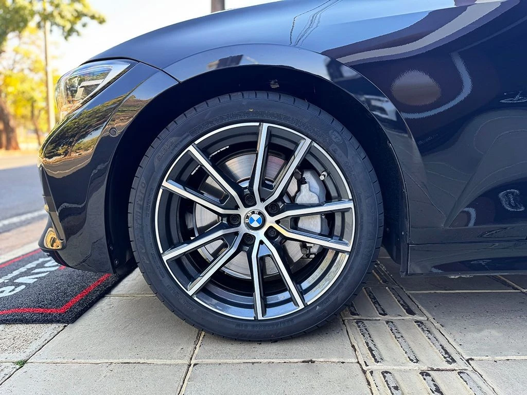 BMW 330i