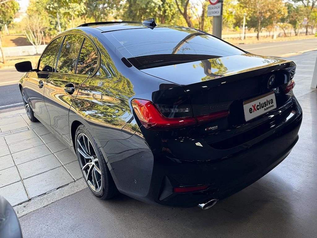 BMW 330i