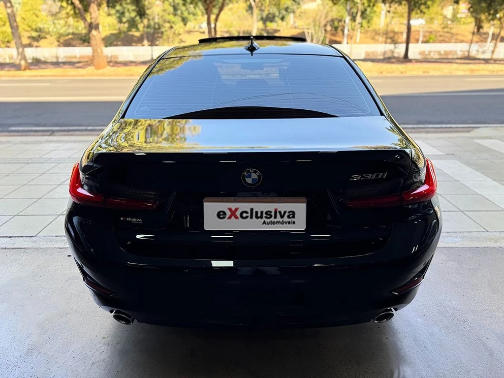 BMW 330i