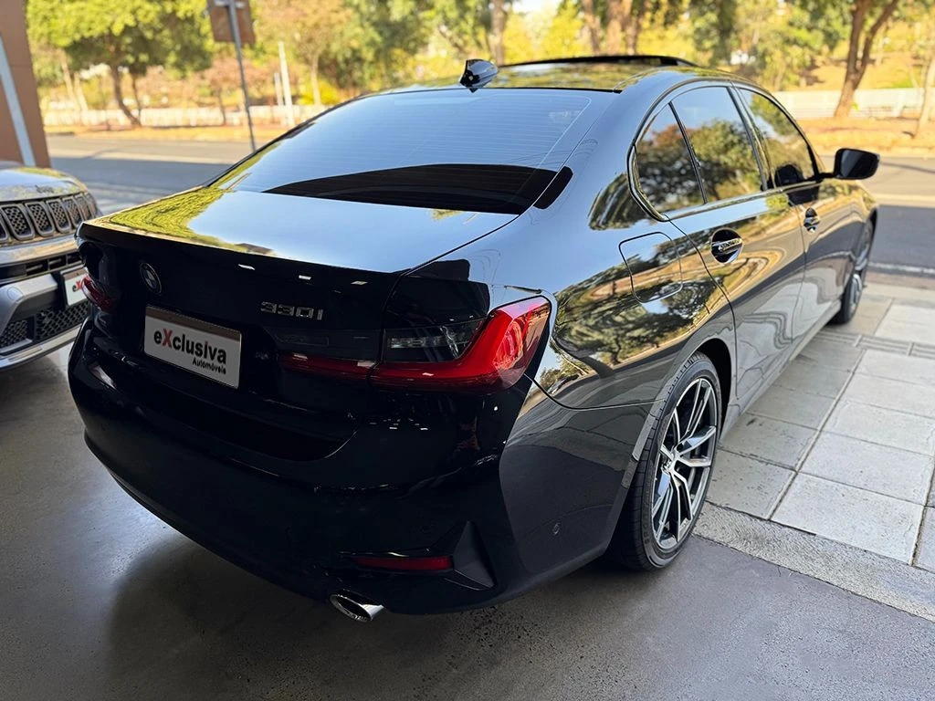 BMW 330i