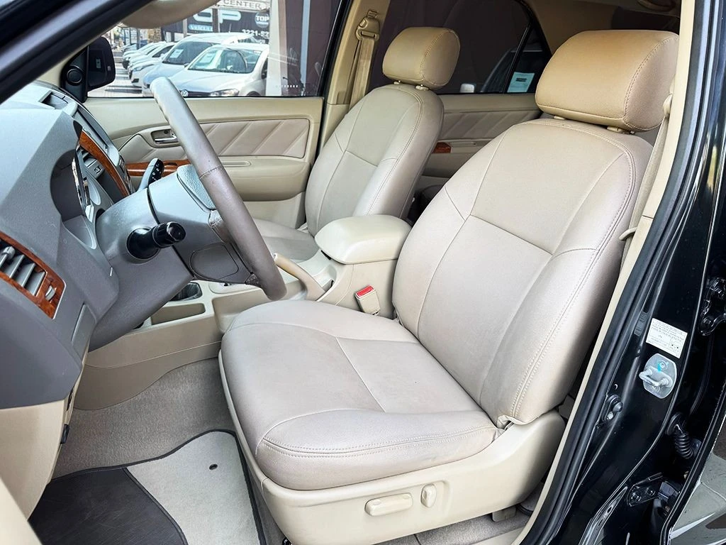 TOYOTA HILUX SW4