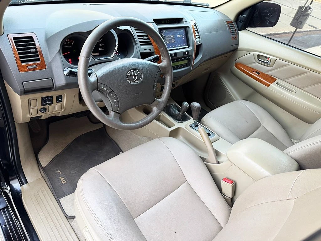 TOYOTA HILUX SW4