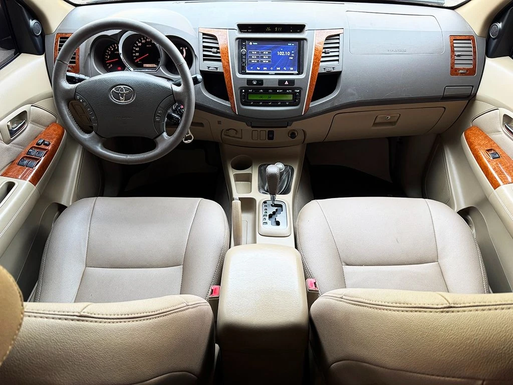 TOYOTA HILUX SW4