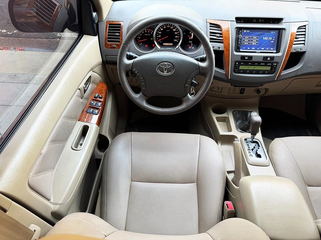 TOYOTA HILUX SW4