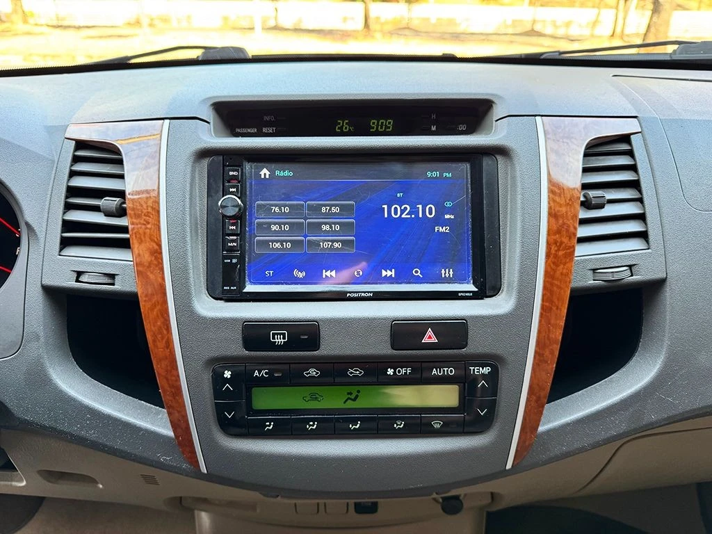 TOYOTA HILUX SW4