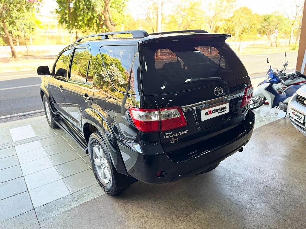 TOYOTA HILUX SW4