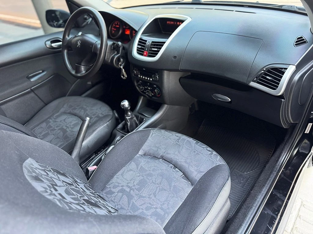 PEUGEOT 207