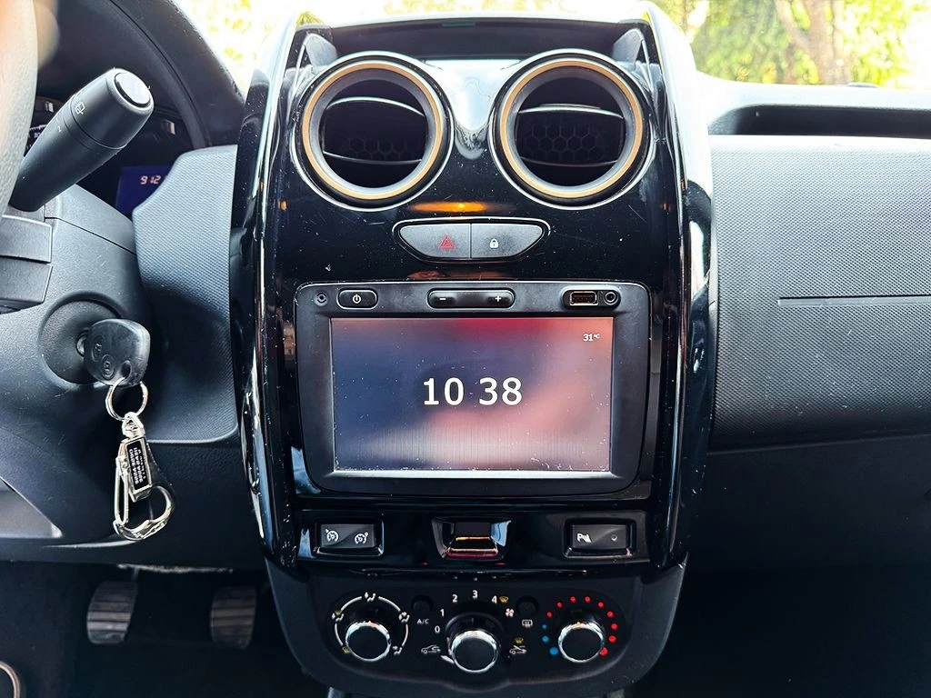 RENAULT DUSTER