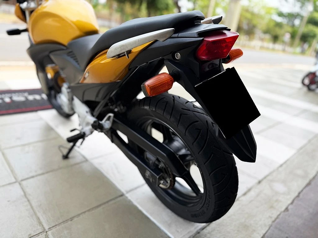 HONDA CB 300R