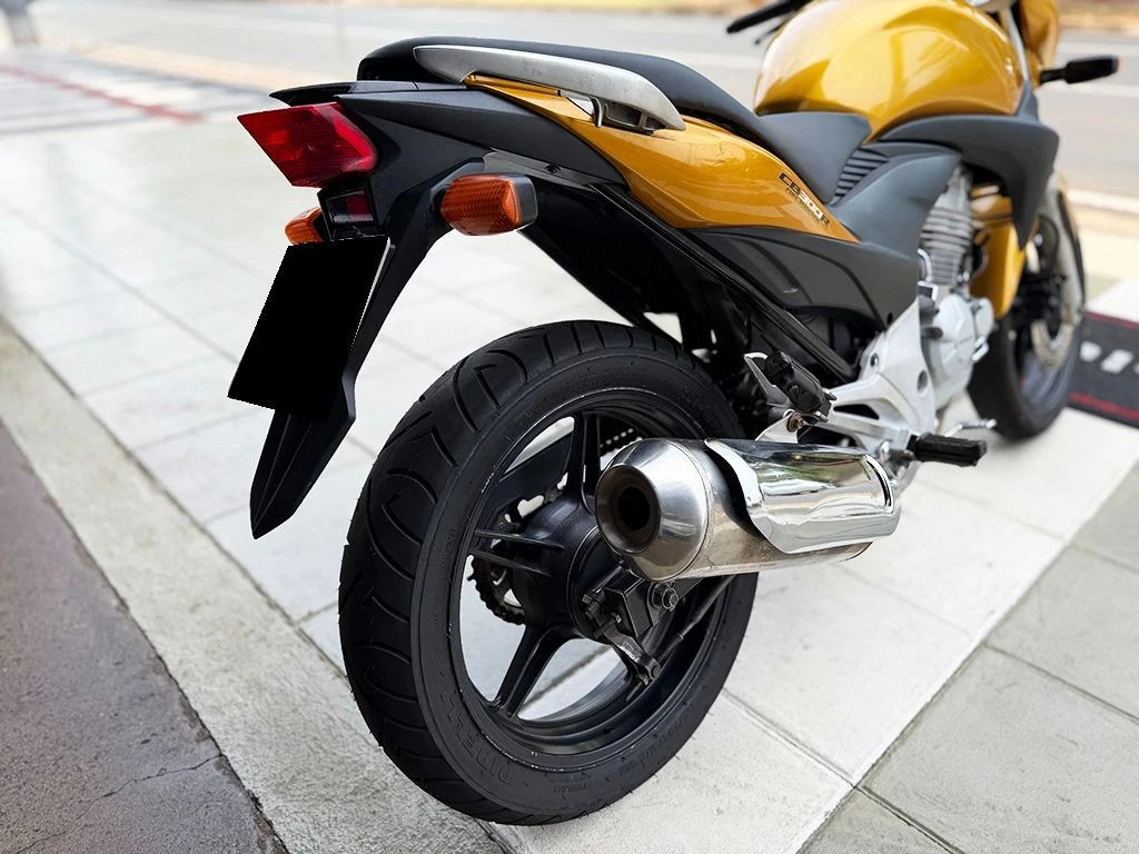 HONDA CB 300R