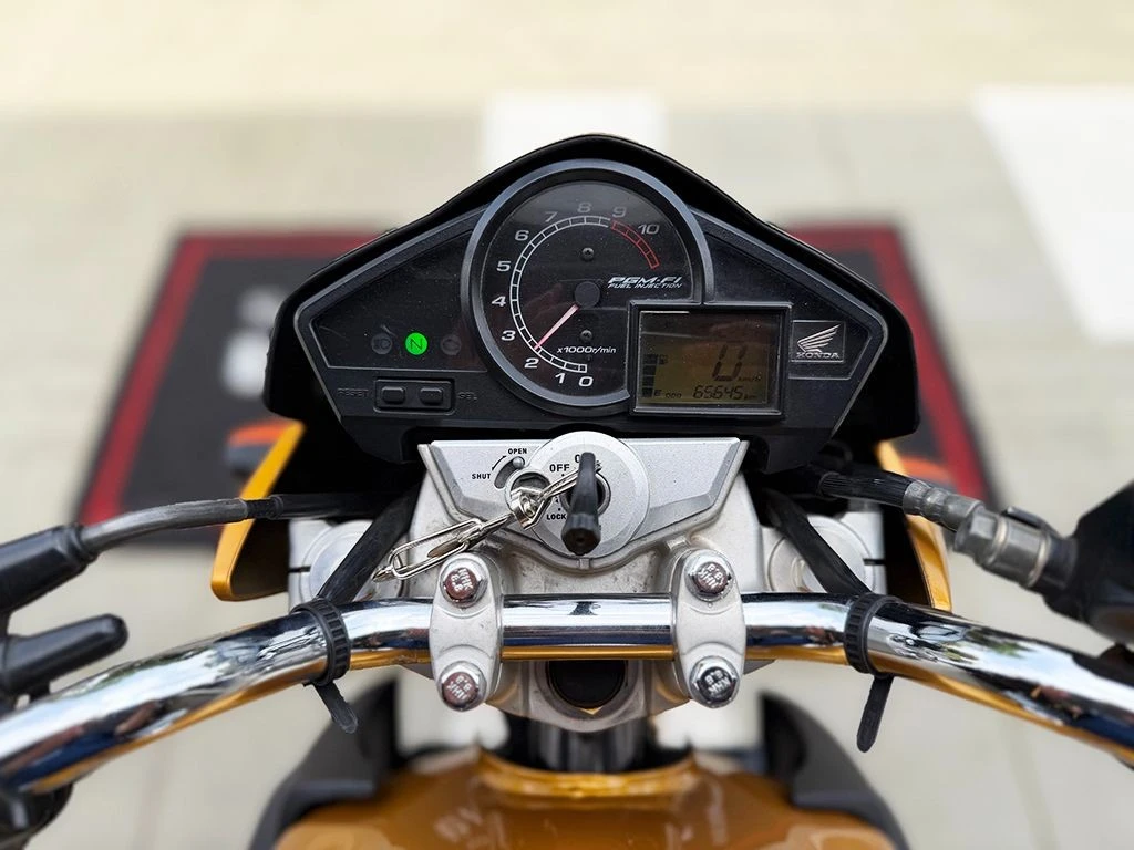 HONDA CB 300R