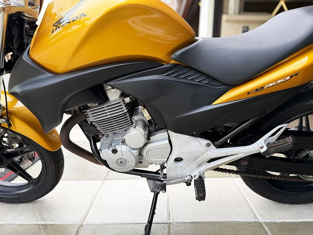 HONDA CB 300R