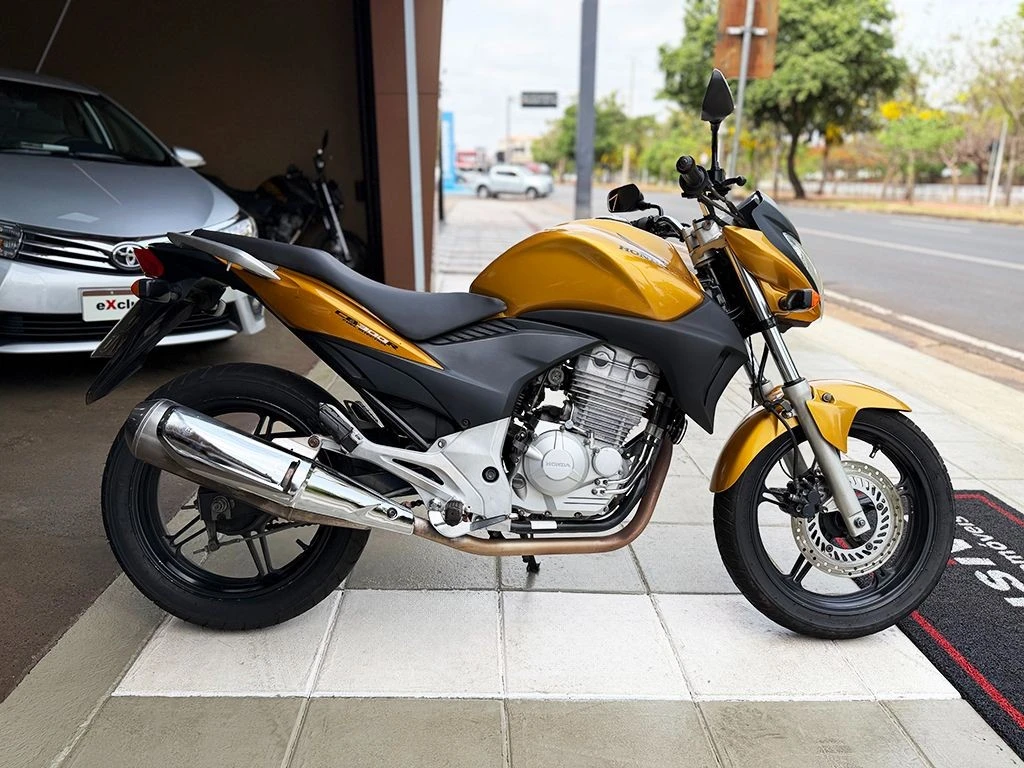 HONDA CB 300R