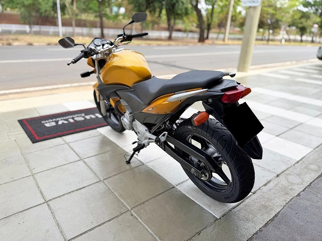 HONDA CB 300R