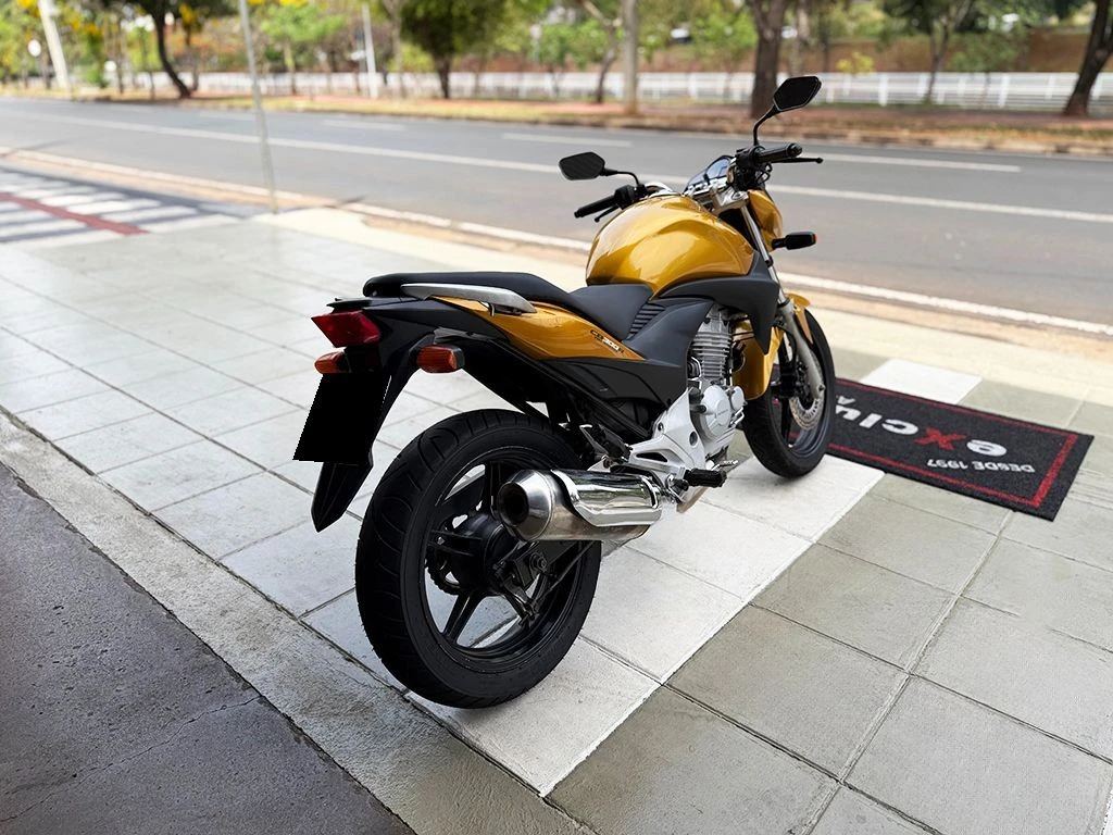HONDA CB 300R