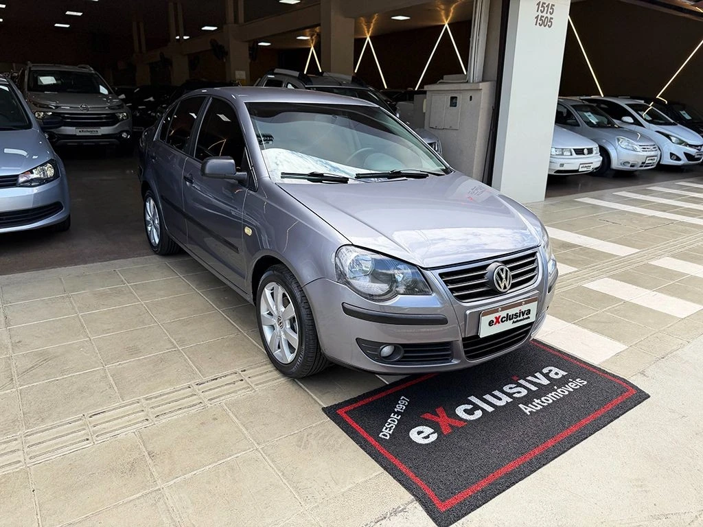 VOLKSWAGEN POLO SEDAN