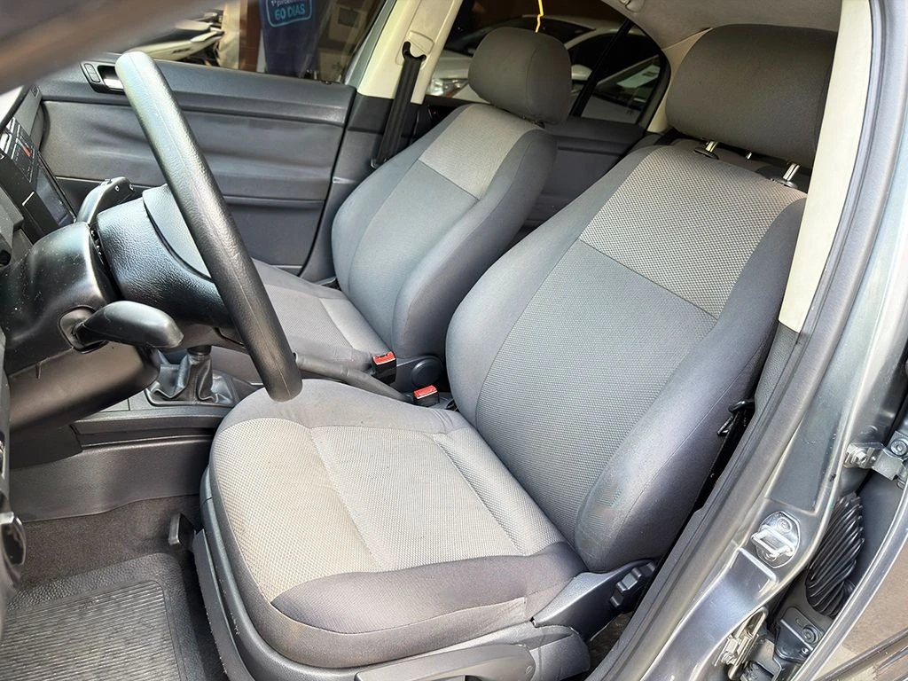 VOLKSWAGEN POLO SEDAN