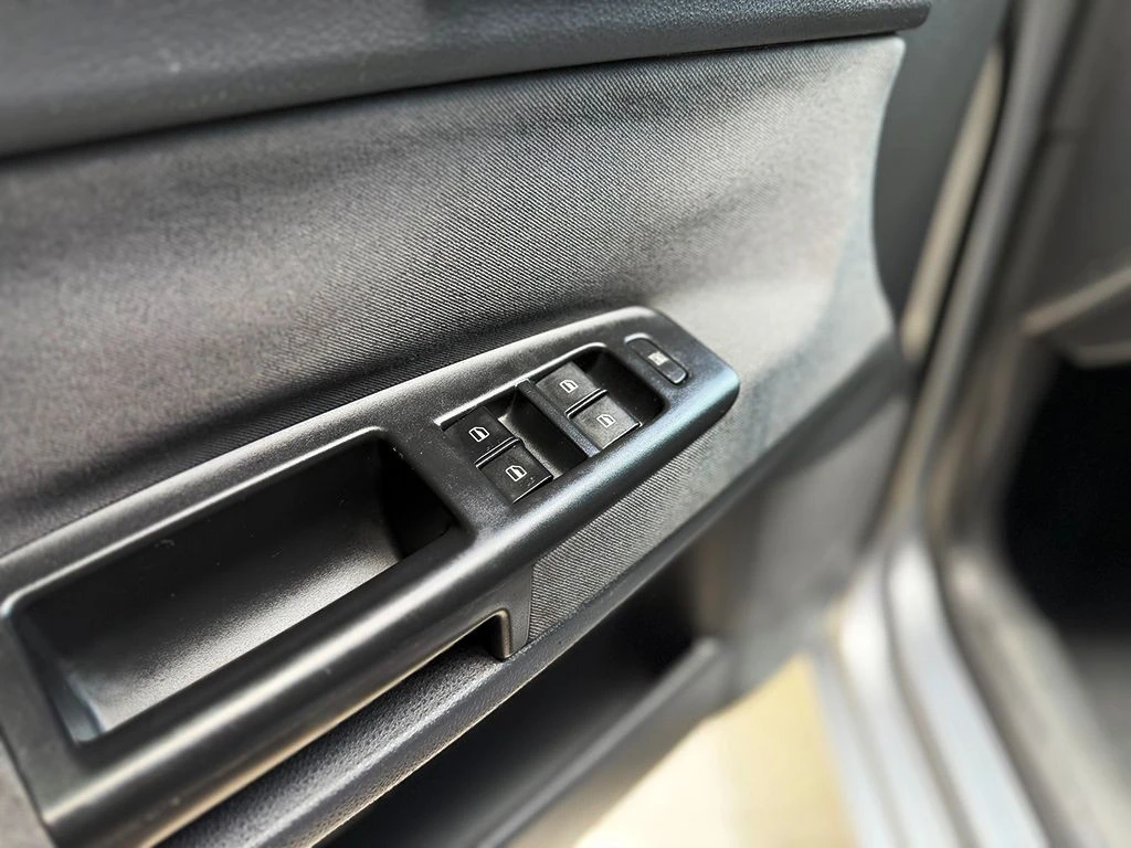 VOLKSWAGEN POLO SEDAN