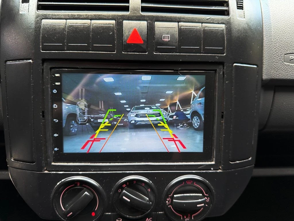 VOLKSWAGEN POLO SEDAN