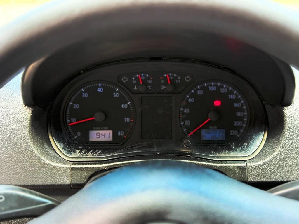 VOLKSWAGEN POLO SEDAN