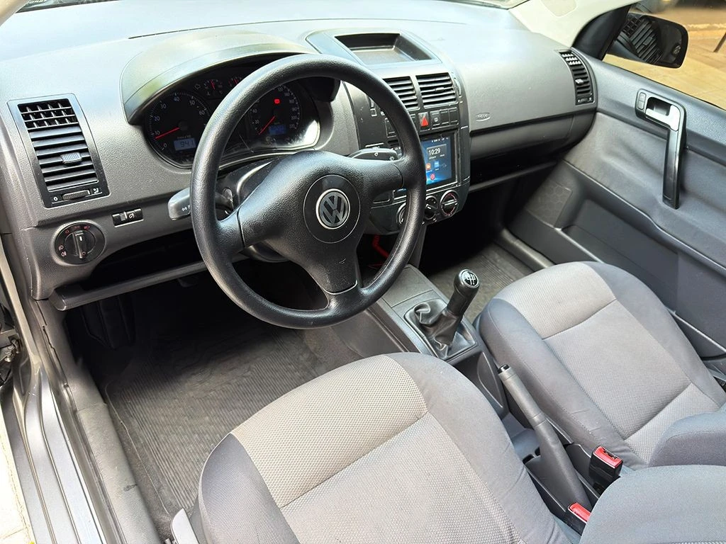VOLKSWAGEN POLO SEDAN