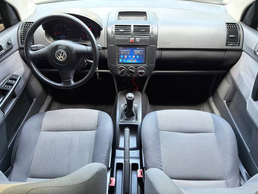 VOLKSWAGEN POLO SEDAN