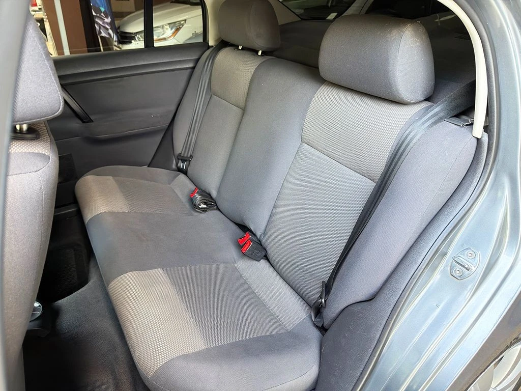 VOLKSWAGEN POLO SEDAN