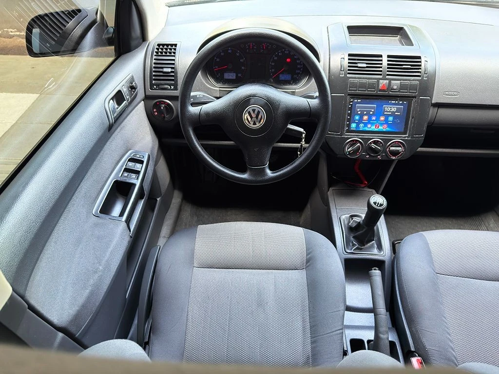 VOLKSWAGEN POLO SEDAN