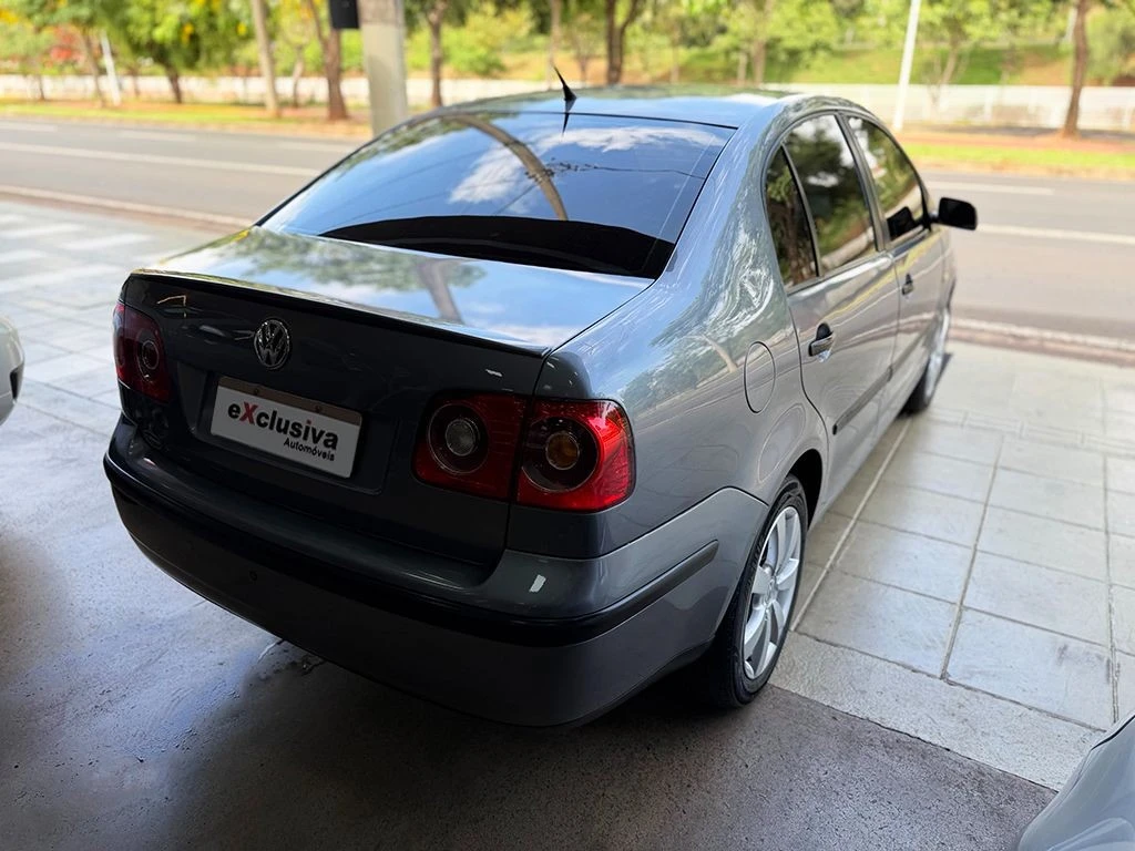 VOLKSWAGEN POLO SEDAN