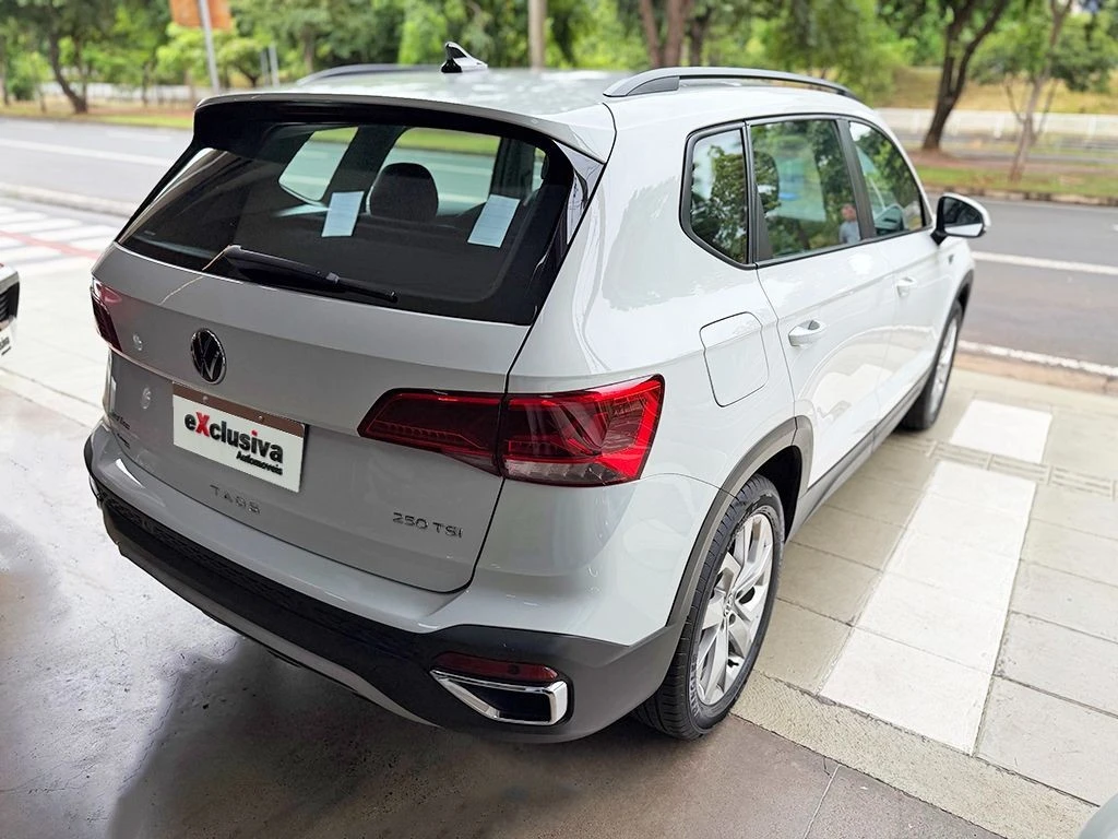 VOLKSWAGEN TAOS