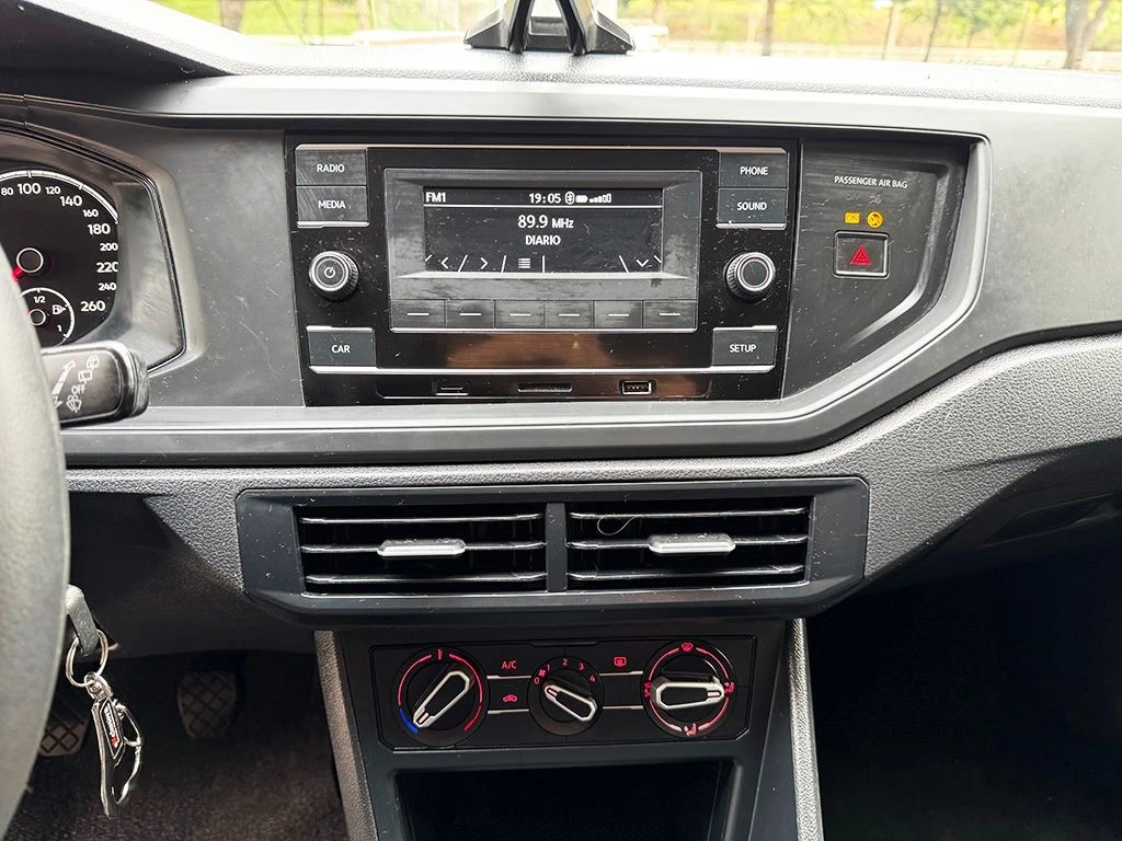 VOLKSWAGEN POLO