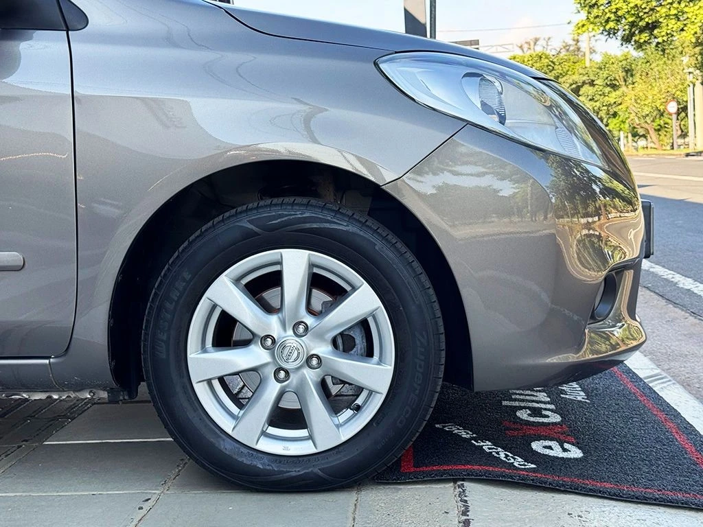 NISSAN VERSA