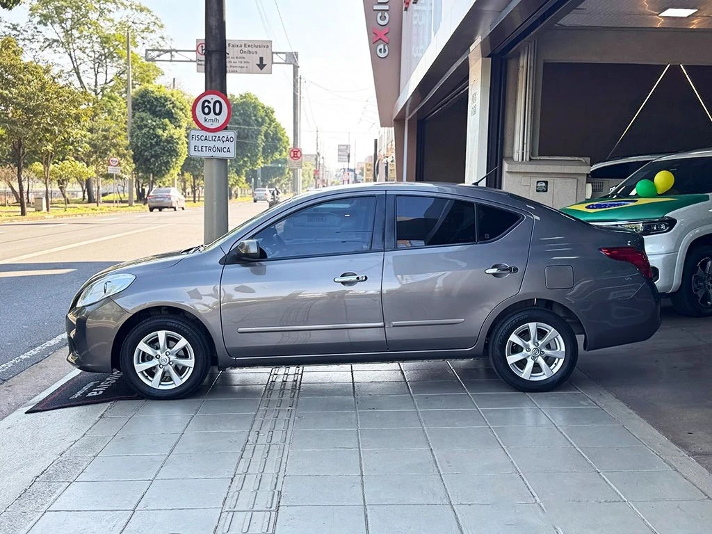 NISSAN VERSA