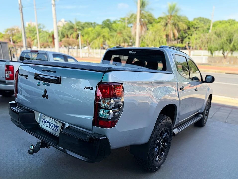 MITSUBISHI L200 TRITON