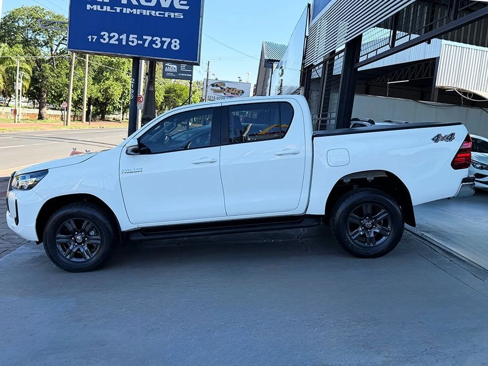 TOYOTA HILUX