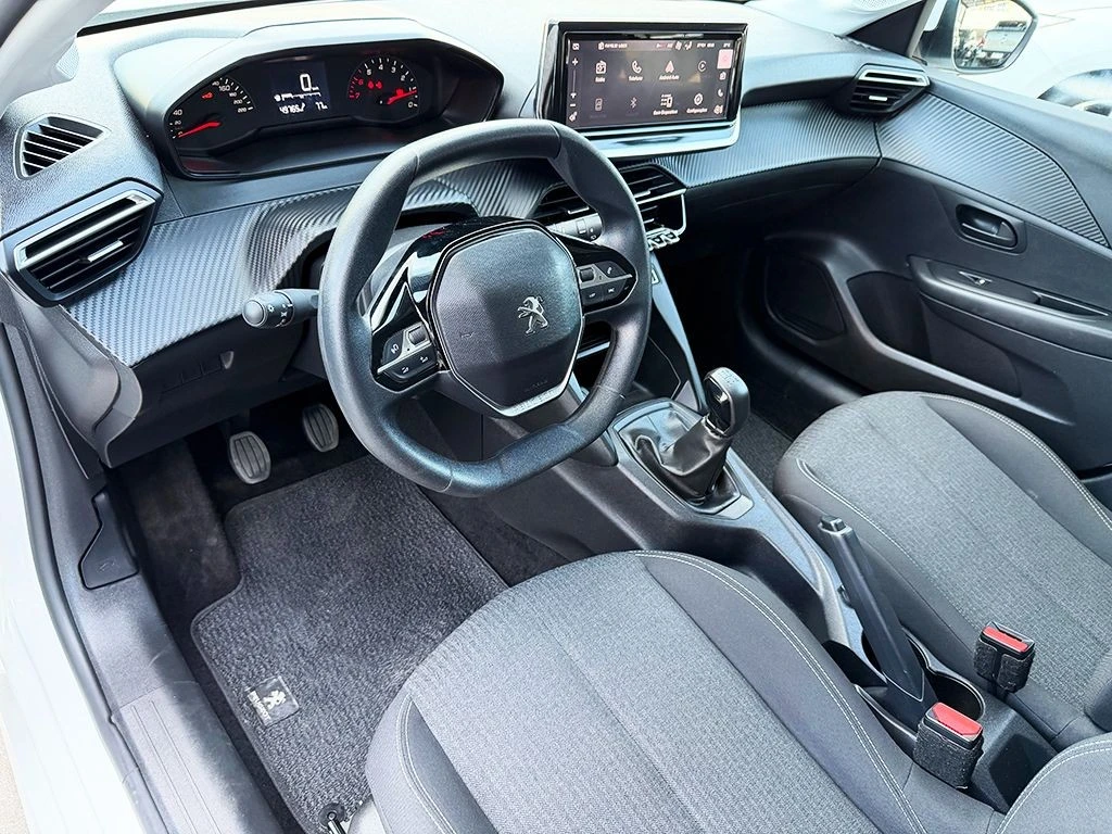 PEUGEOT 208