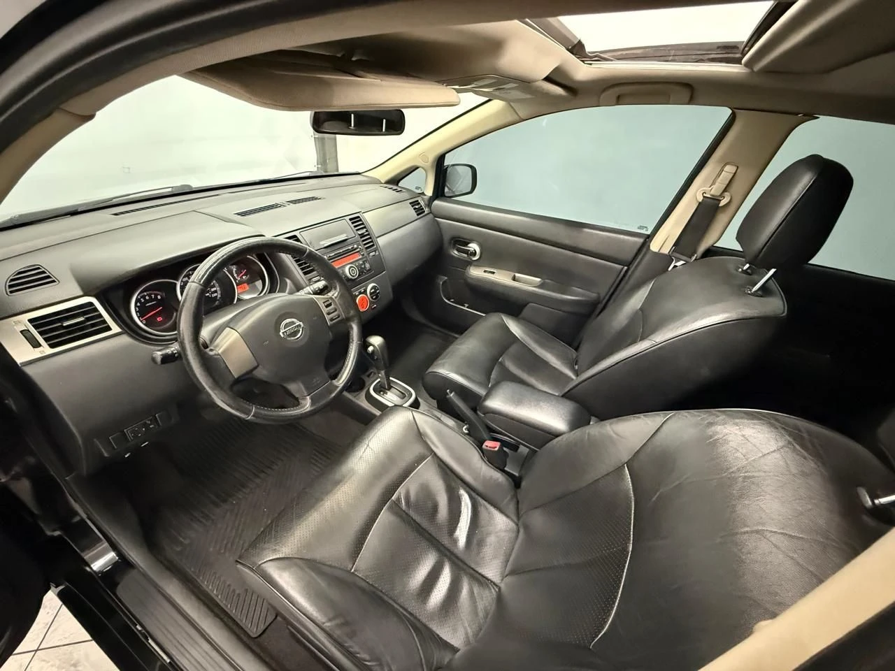 NISSAN TIIDA