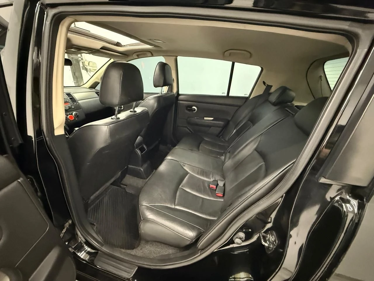NISSAN TIIDA