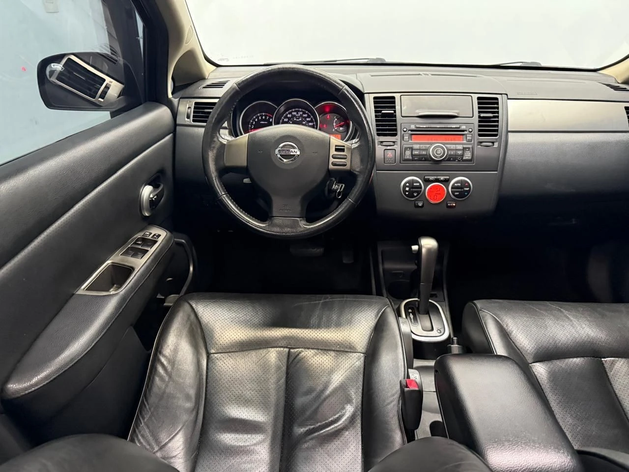 NISSAN TIIDA