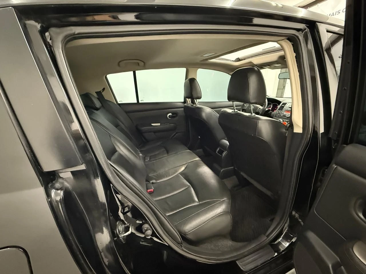 NISSAN TIIDA