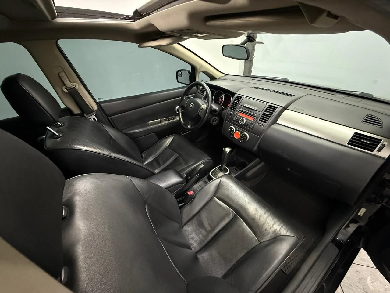 NISSAN TIIDA